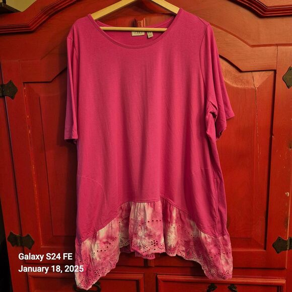 Logo Lori Goldstein 2X QVC Hot Pink Tunic Tie Dye Eyelet Lace Trim POCKETS EUC - Picture 1 of 3
